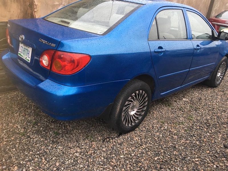 Main image of 2004 Toyota Corolla LE